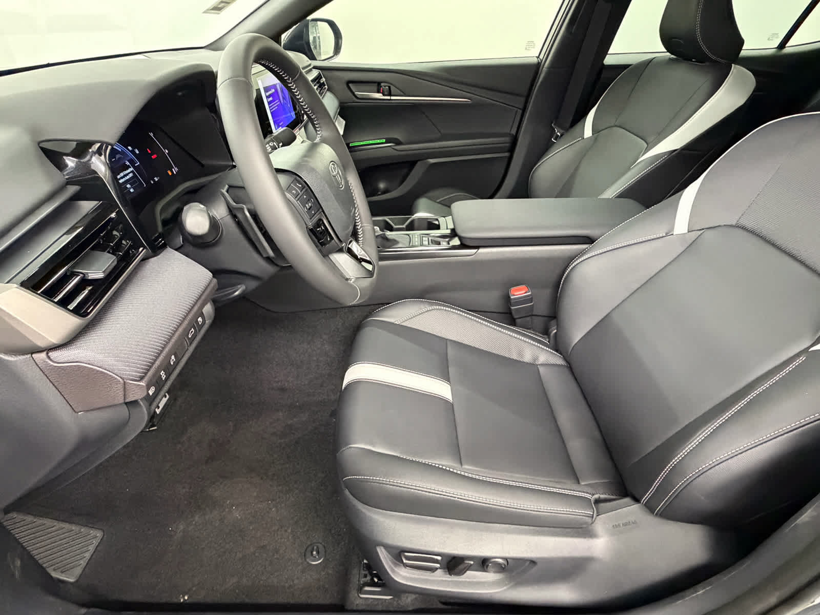 New 2026 Toyota Camry SE w/ Convenience Package FWD image 16