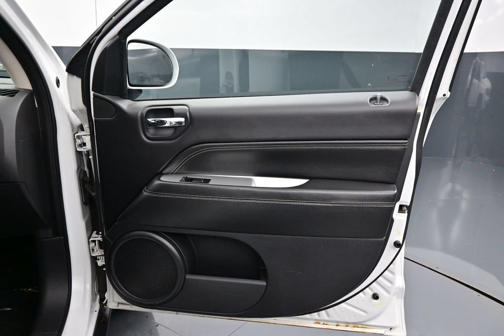 Used 2017 Jeep Compass High Altitude FWD image 31