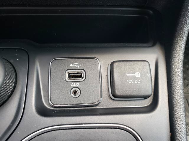 Used 2019 Jeep Cherokee Latitude Plus w/ Cold Weather Group AWD/4WD image 20