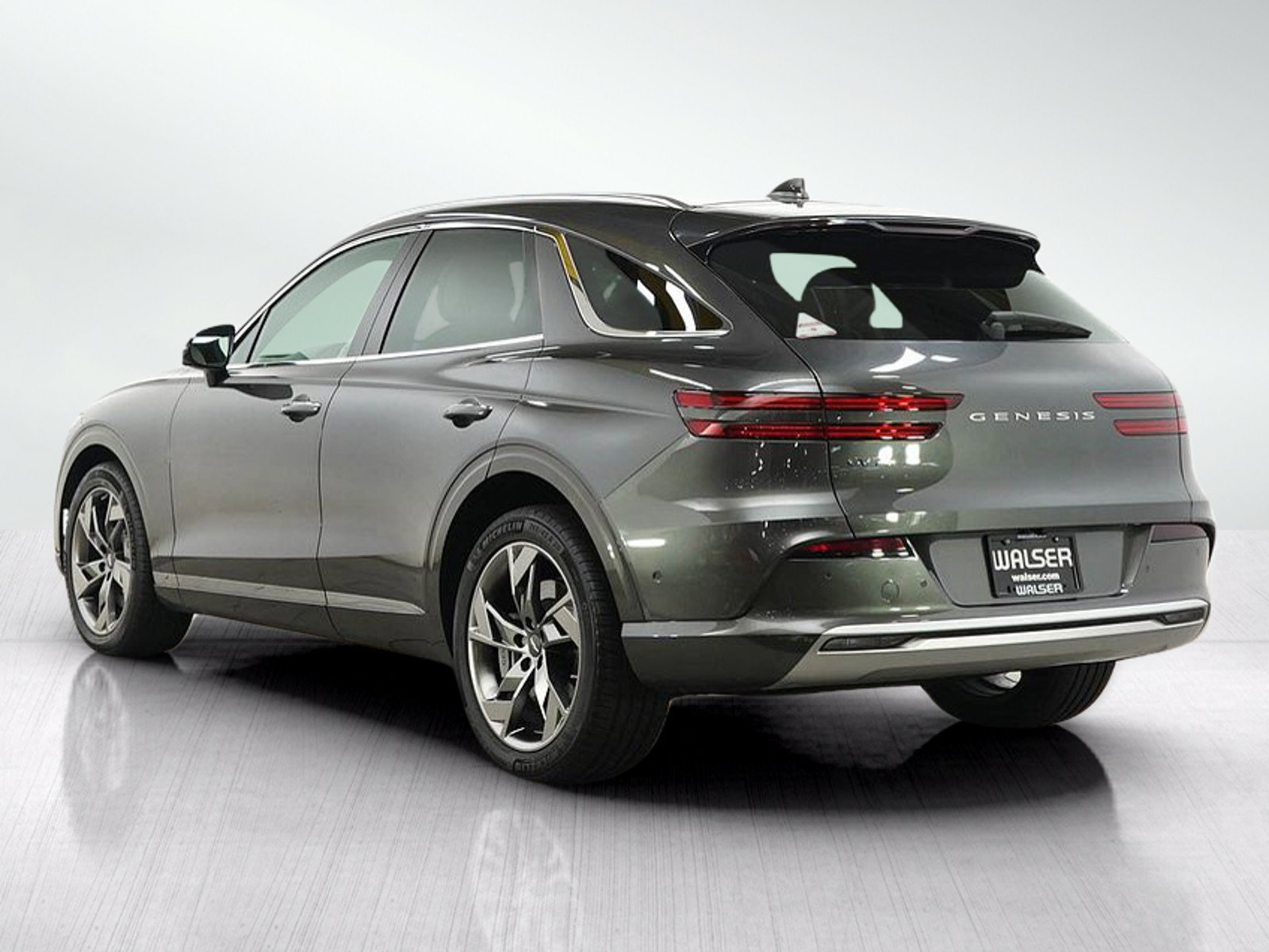 Used 2023 Genesis Electrified GV70 AWD/4WD image 3