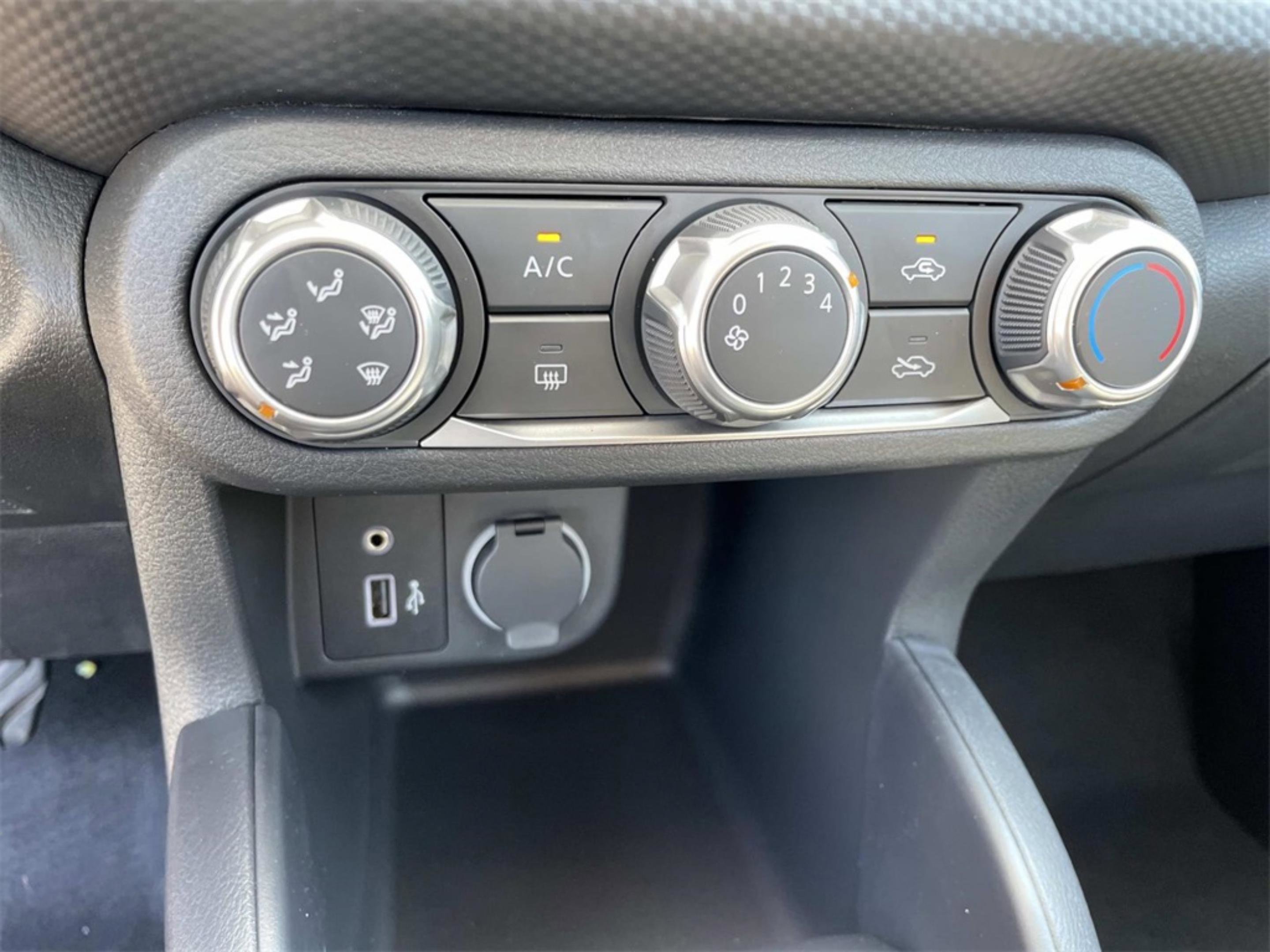 New 2025 Nissan Kicks Play S image 18