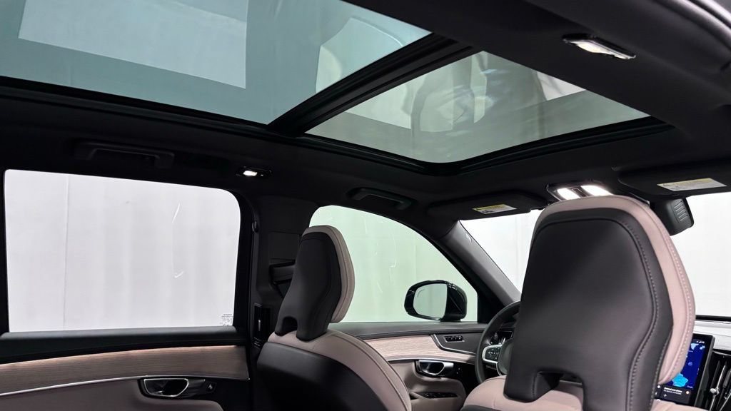 Certified 2025 Volvo XC90 B5 Plus AWD/4WD image 26