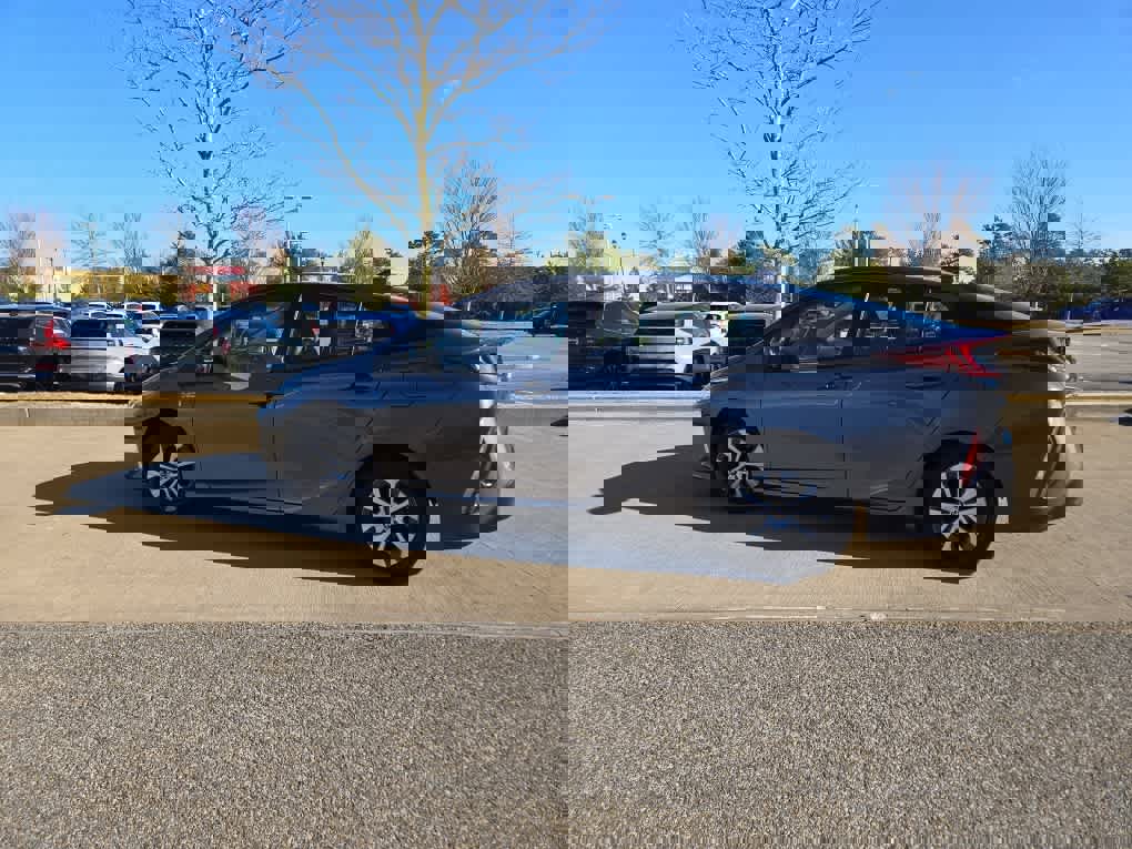 Used 2022 Toyota Prius Prime LE image 4