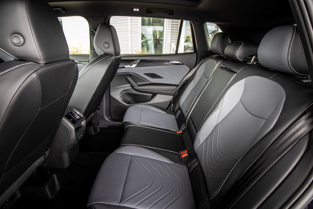 New 2026 Volkswagen Tiguan SE R-Line FWD image 26