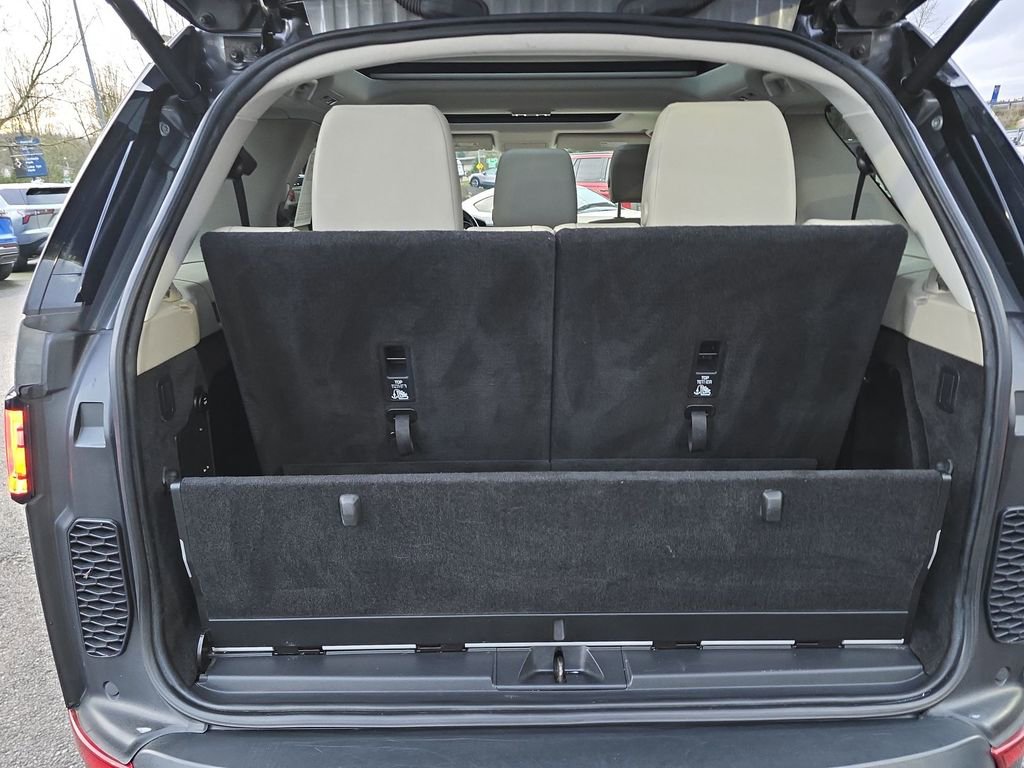 Used 2017 Land Rover Discovery HSE image 31