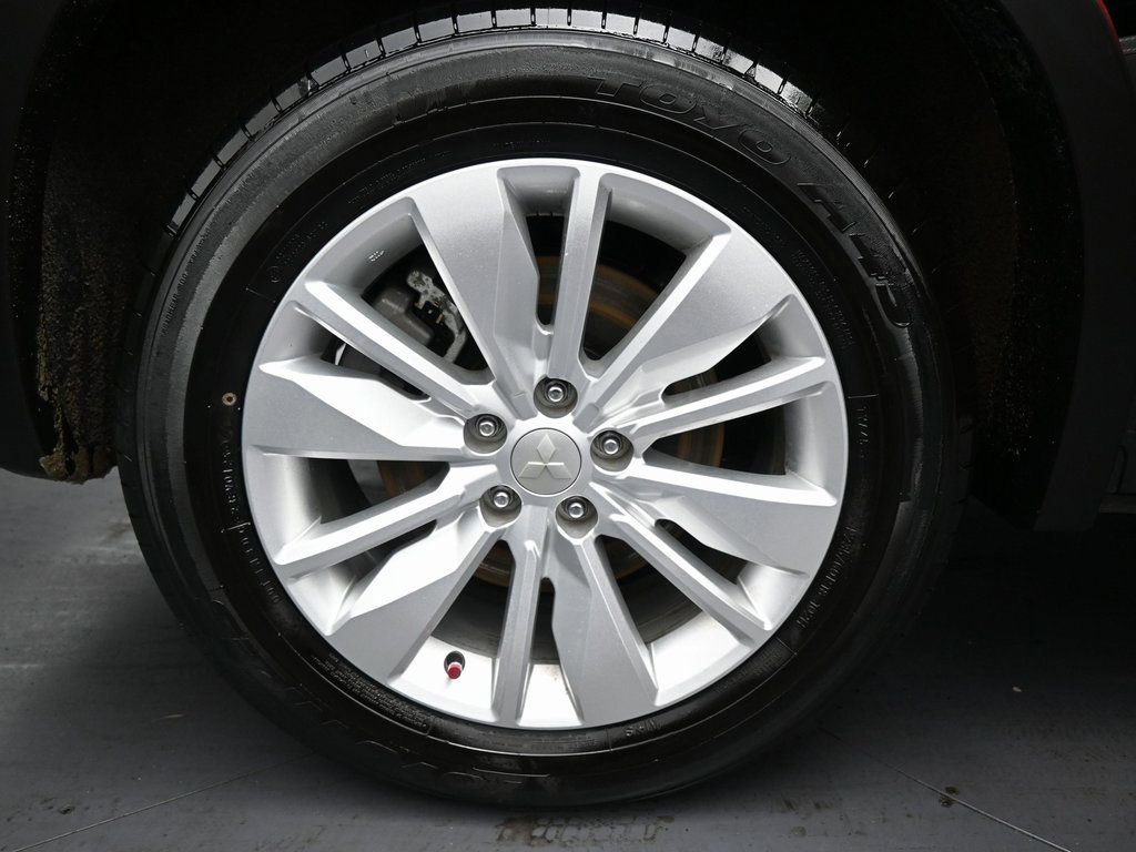 Used 2025 Mitsubishi Outlander ES image 34