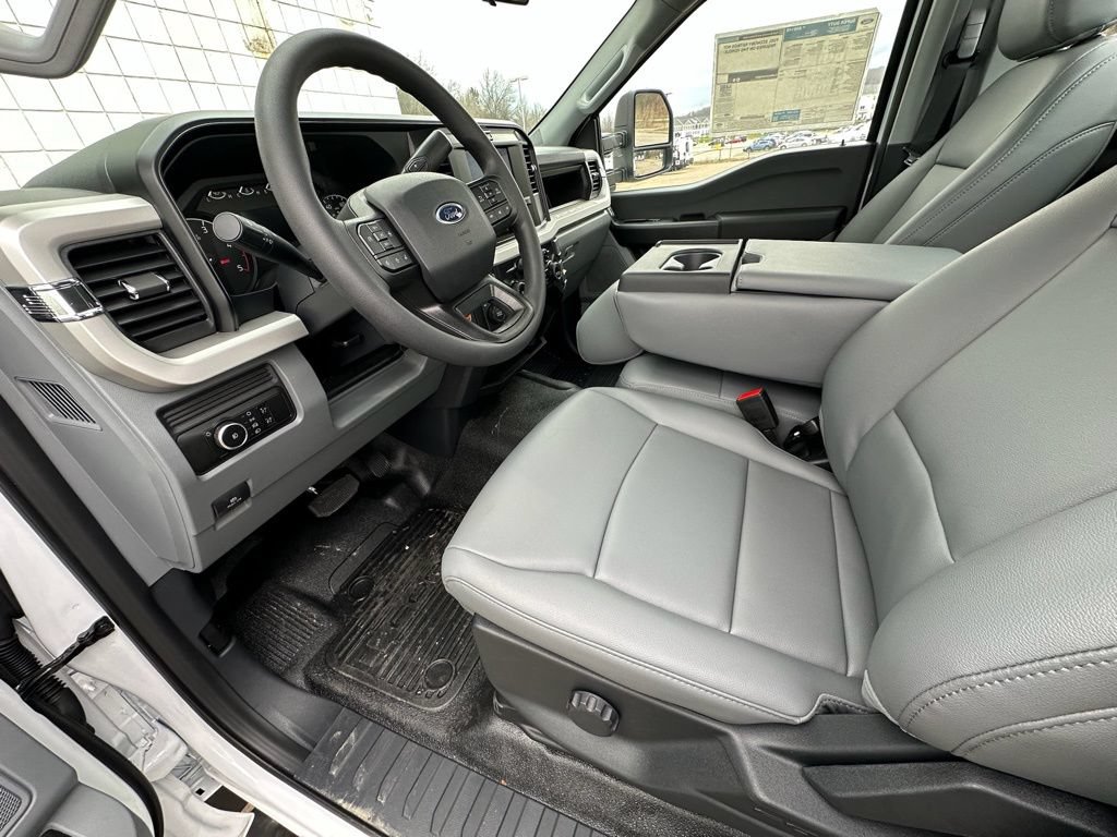 New 2026 Ford F550 4x4 Regular Cab Super Duty image 14