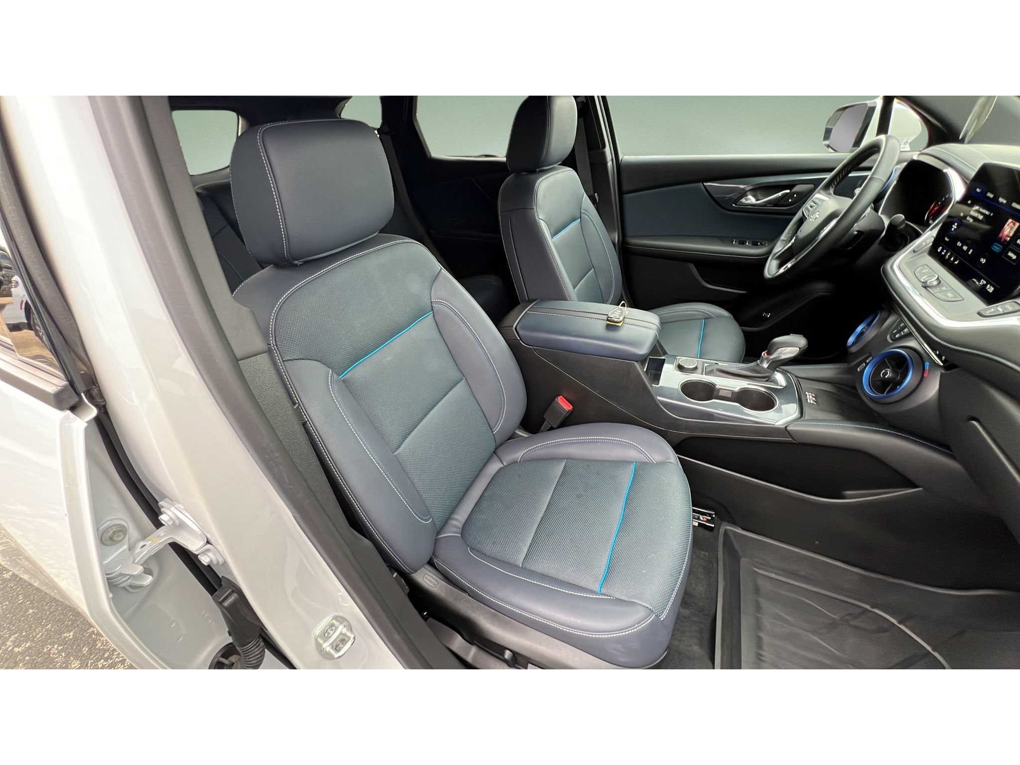 Certified 2025 Chevrolet Blazer RS w/ Enhanced Convenience Package AWD/4WD image 32