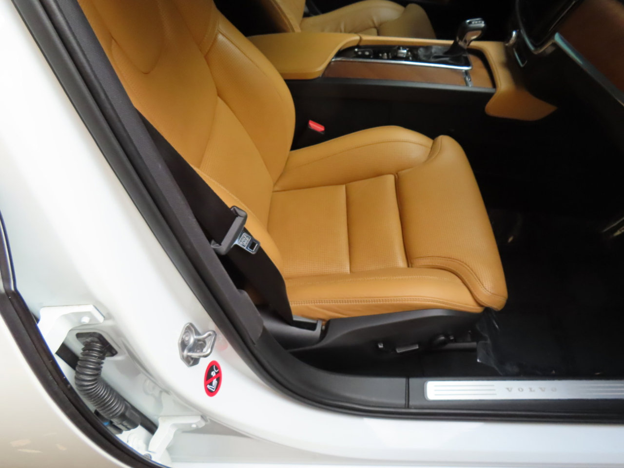 Used 2017 Volvo S90 T6 Inscription w/ Vision Package image 32