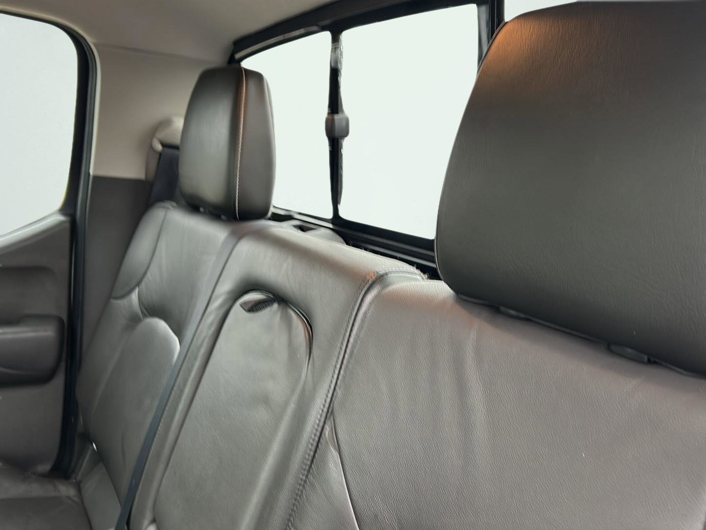 Used 2017 Nissan Frontier PRO-4X w/ Pro-4x Luxury Package image 27