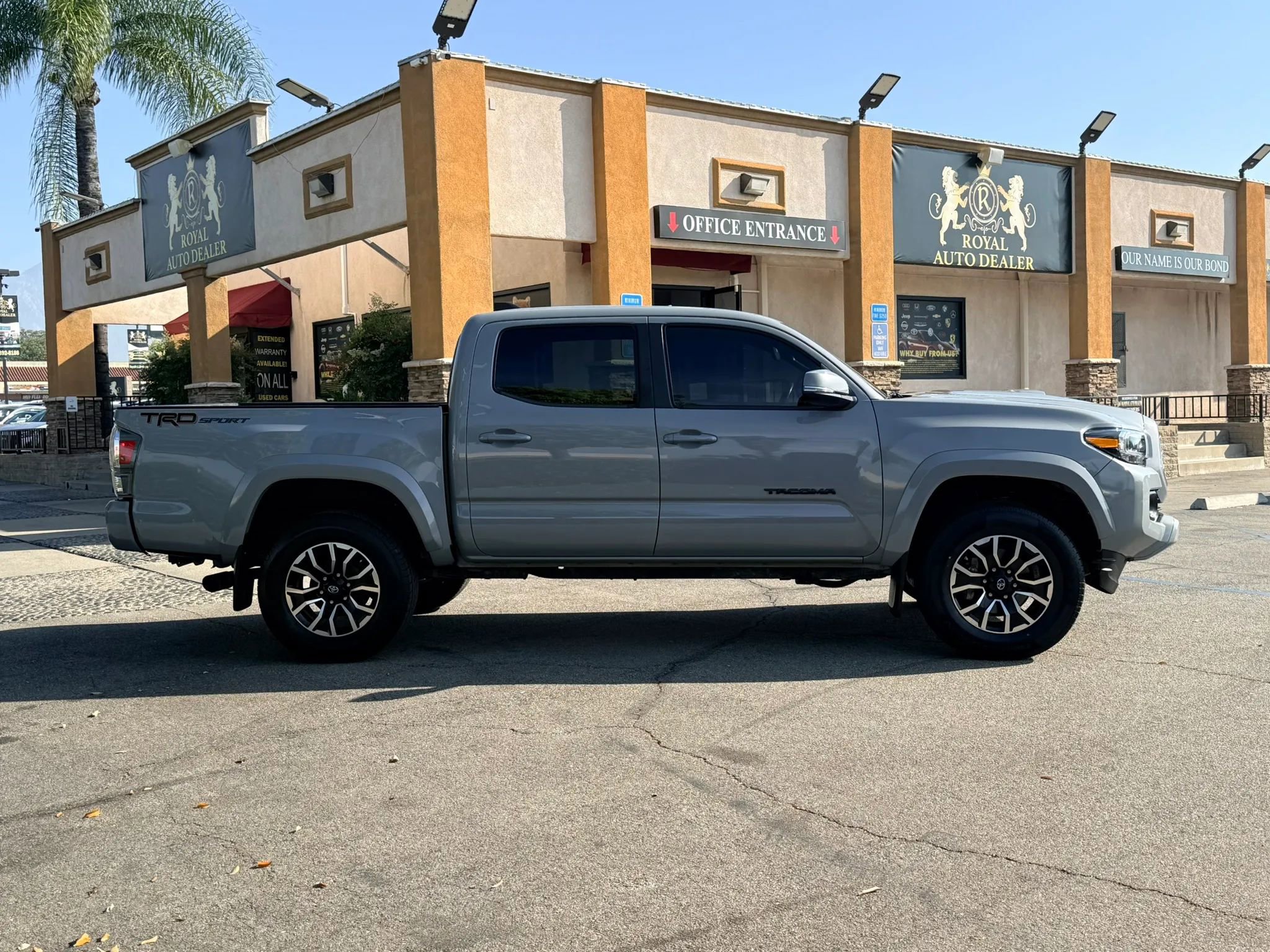 Used 2021 Toyota Tacoma TRD Sport w/ Technology Package image 4