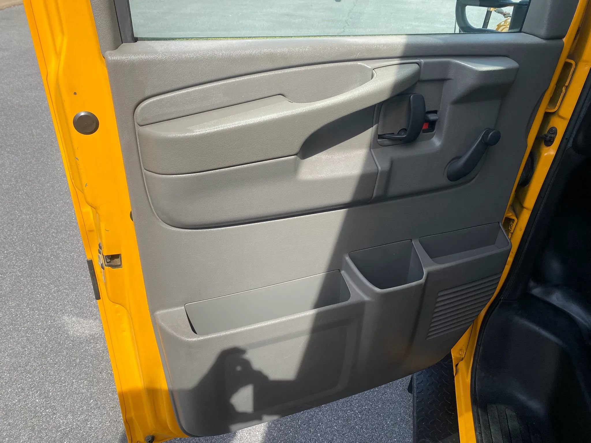 Used 2005 Chevrolet Express 3500 w/ School Bus Package image 9