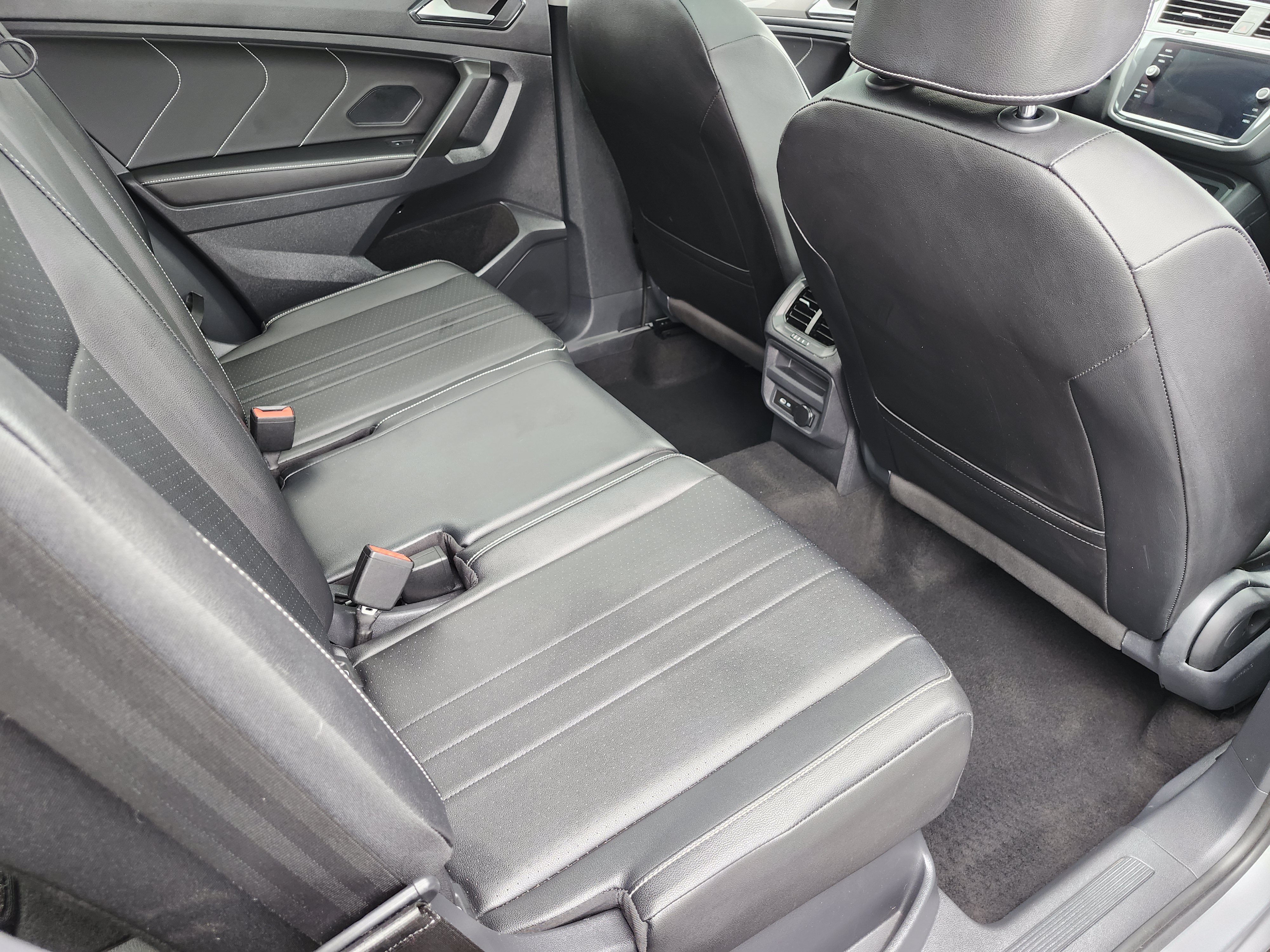 Used 2022 Volkswagen Tiguan SE AWD/4WD image 21