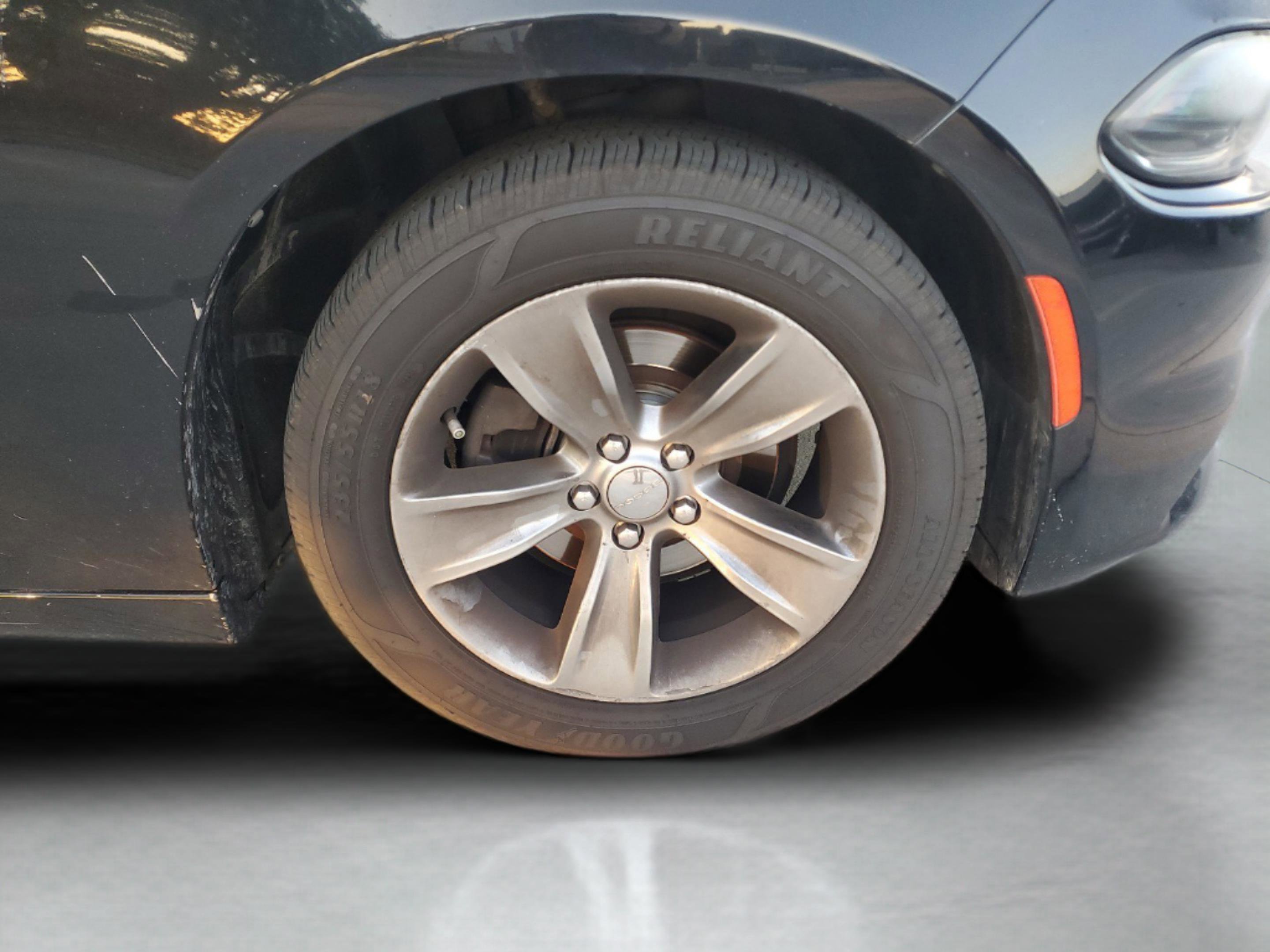 Used 2016 Dodge Charger SXT image 5