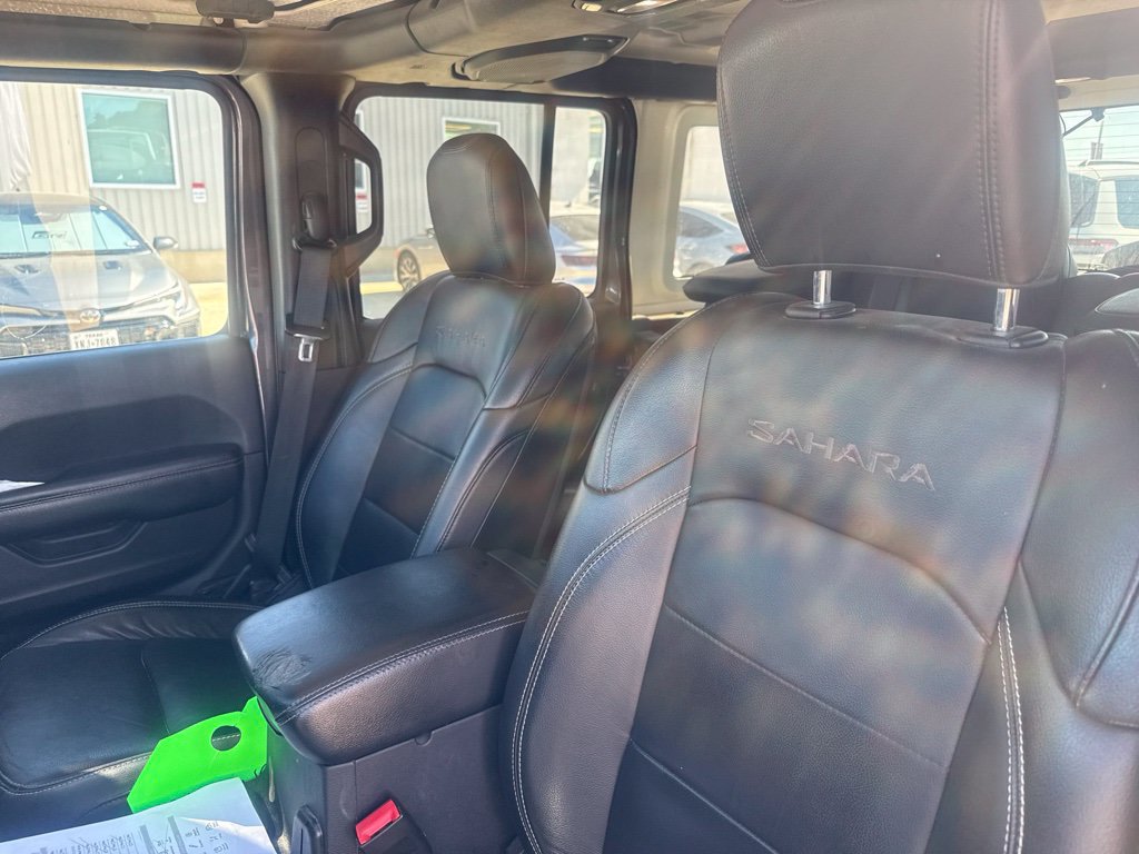 Used 2018 Jeep Wrangler Unlimited Sahara AWD/4WD image 14