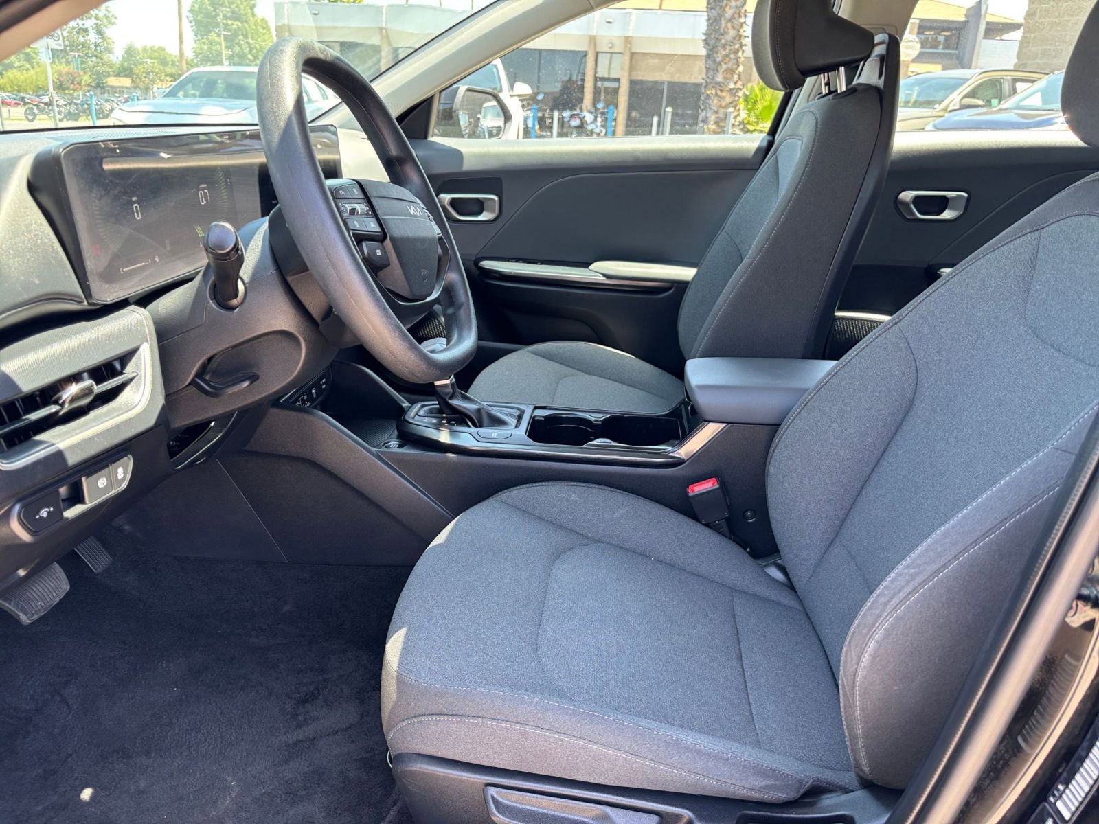 Used 2025 Kia K4 FWD image 27
