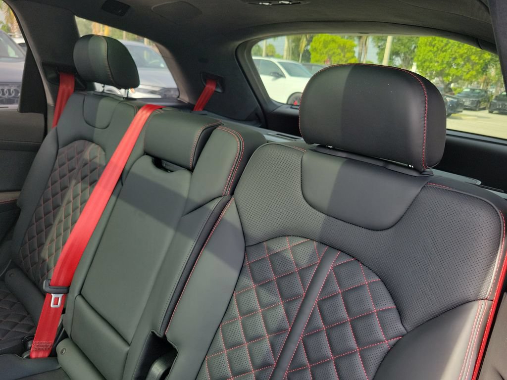 New 2026 Audi SQ7 Prestige AWD/4WD image 26