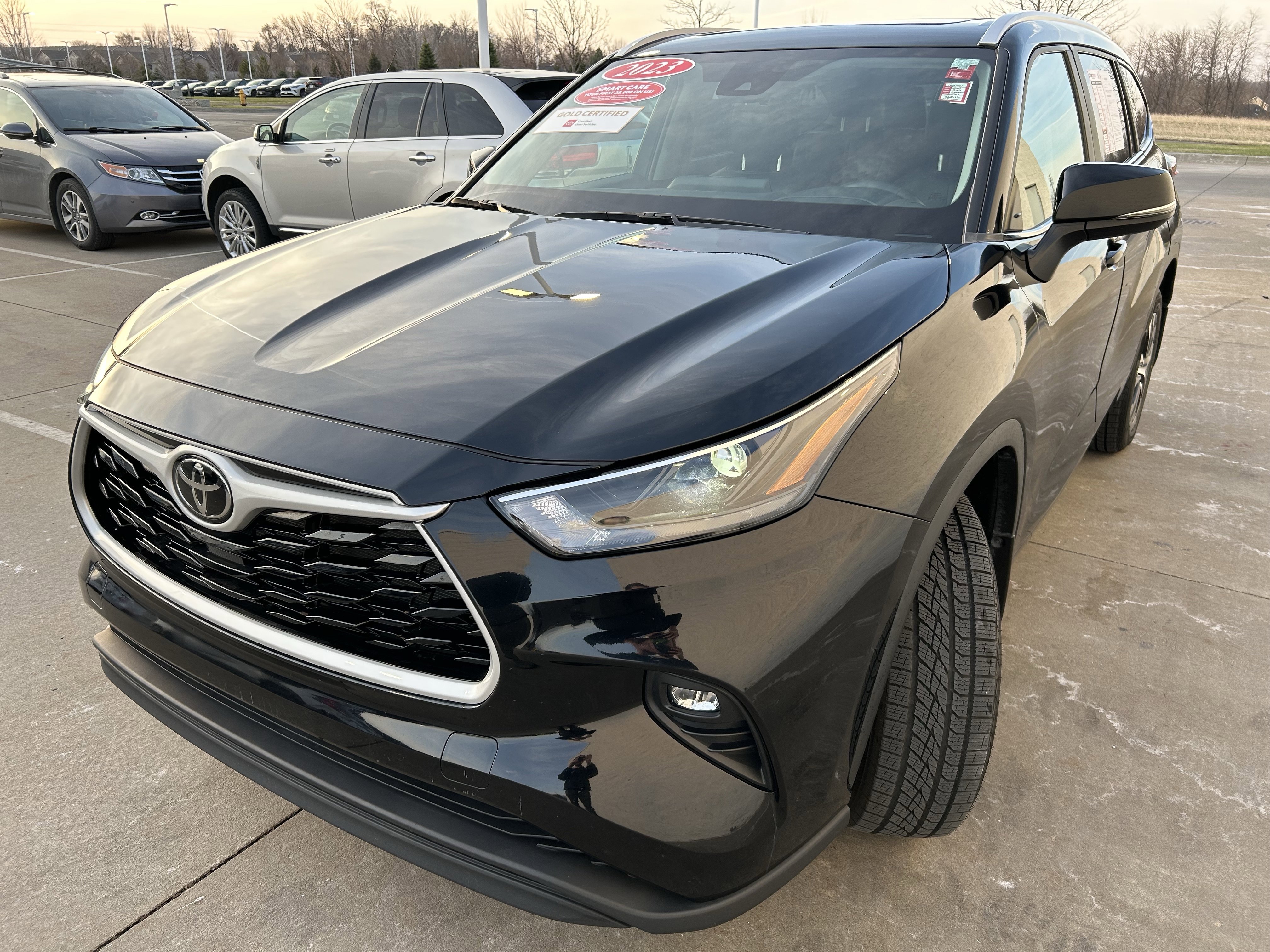 Used 2023 Toyota Highlander XLE image 3