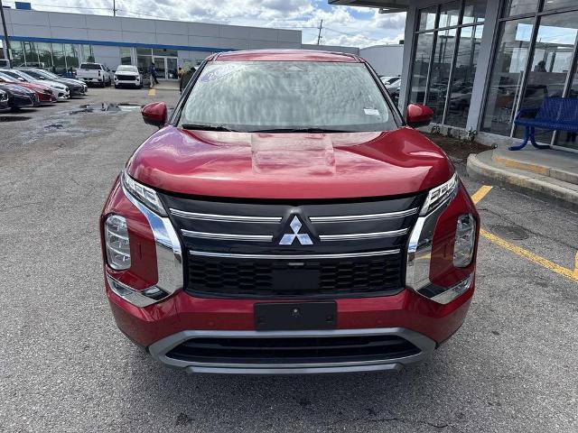 Used 2025 Mitsubishi Outlander AWD image 2