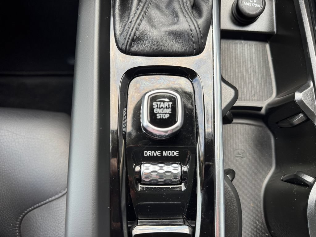 Used 2020 Volvo XC60 T5 Momentum AWD/4WD image 17