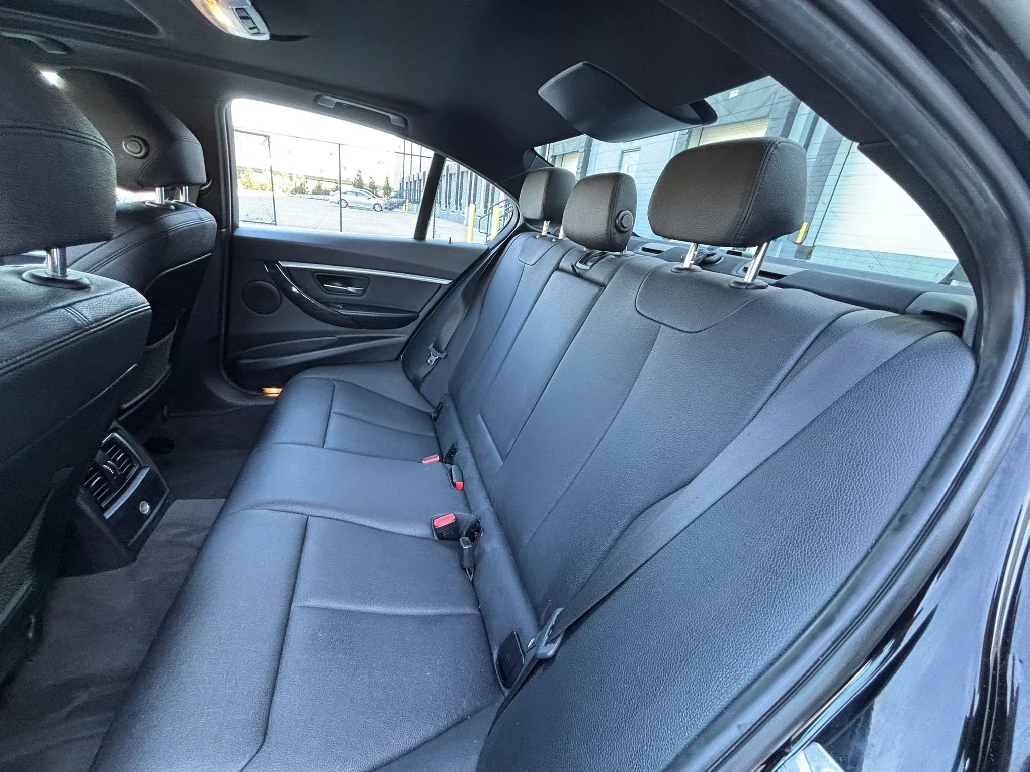 Used 2018 BMW 330i xDrive Sedan w/ Convenience Package image 22