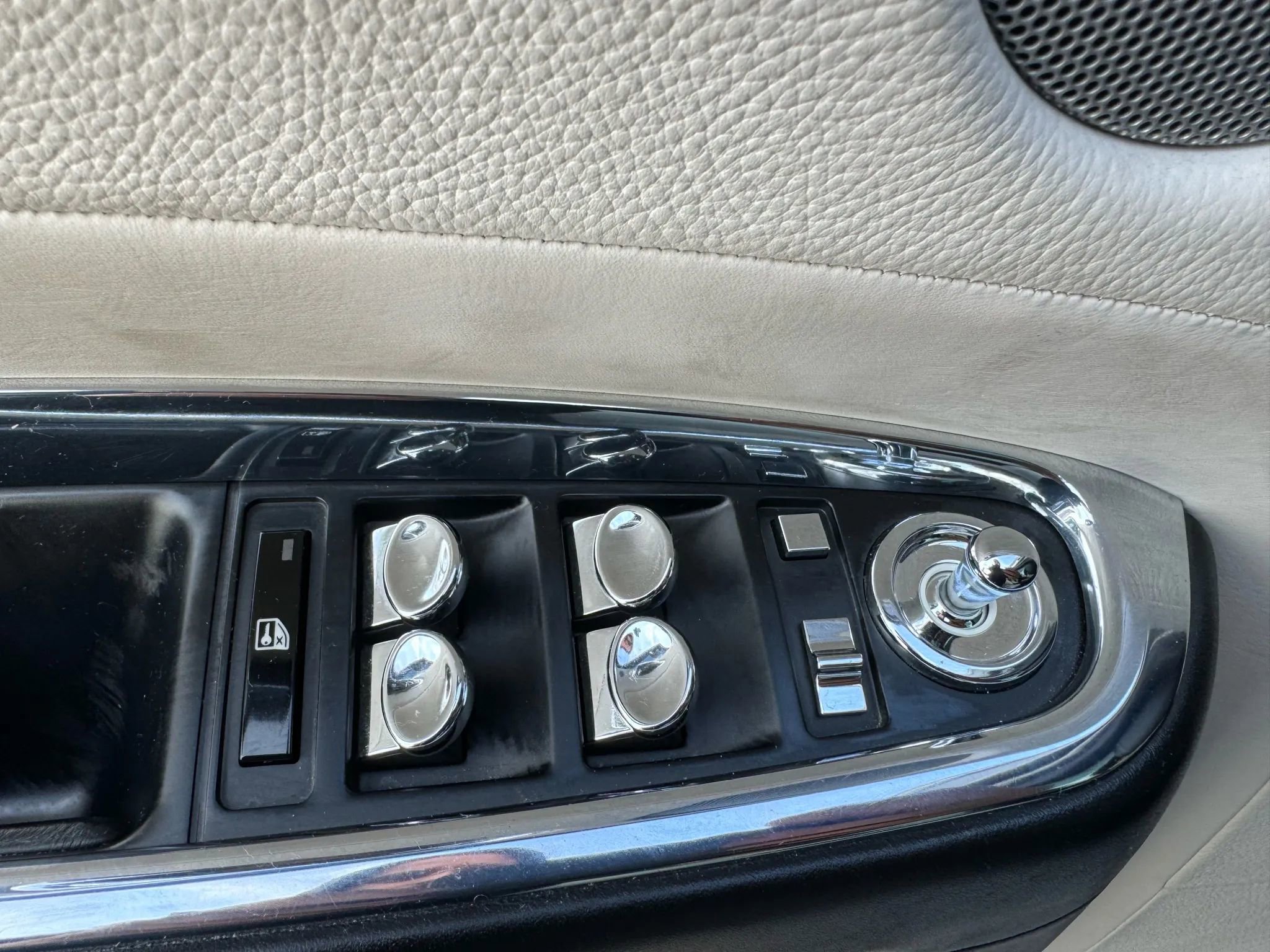 Used 2015 Rolls-Royce Ghost image 15