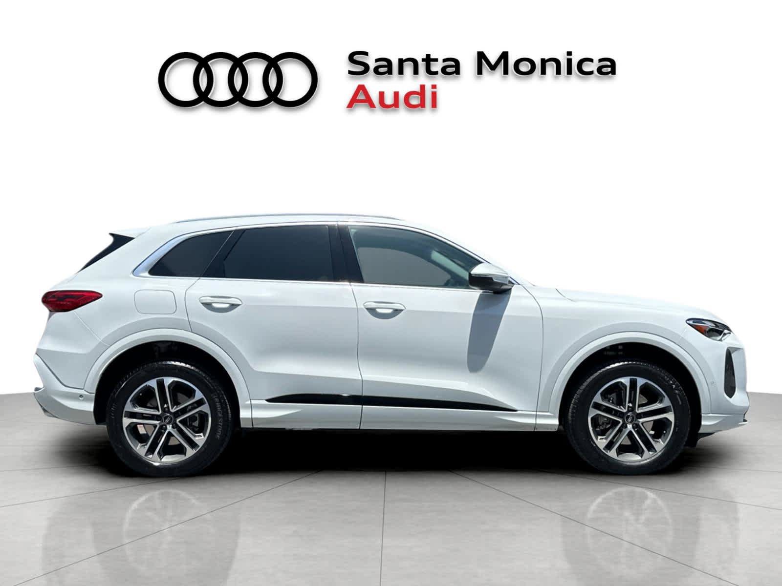 Used 2025 Audi Q5 Premium w/ Convenience Package AWD/4WD image 8