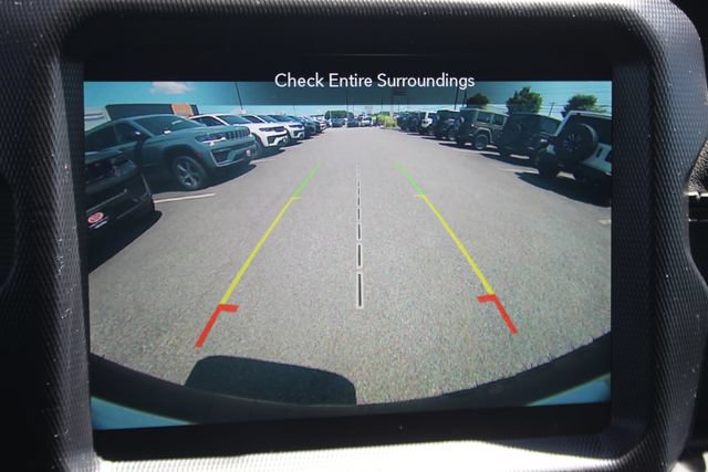 Used 2018 Jeep Wrangler Unlimited Sahara w/ Dual Top Group AWD/4WD image 11