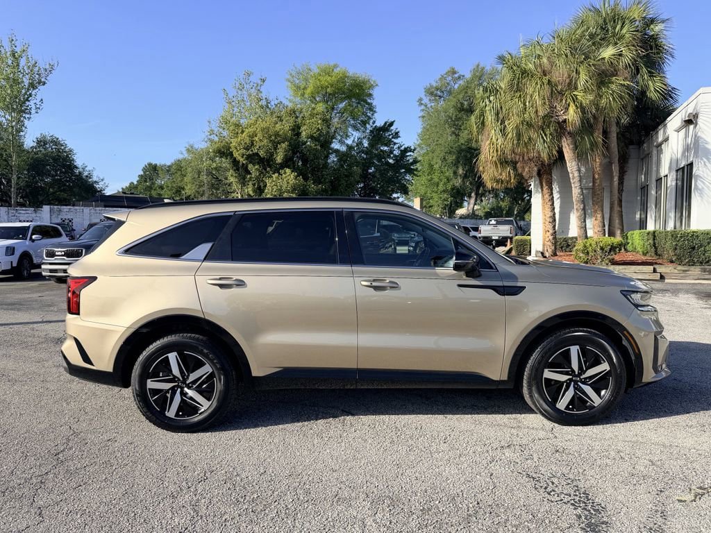 Used 2021 Kia Sorento S FWD image 4