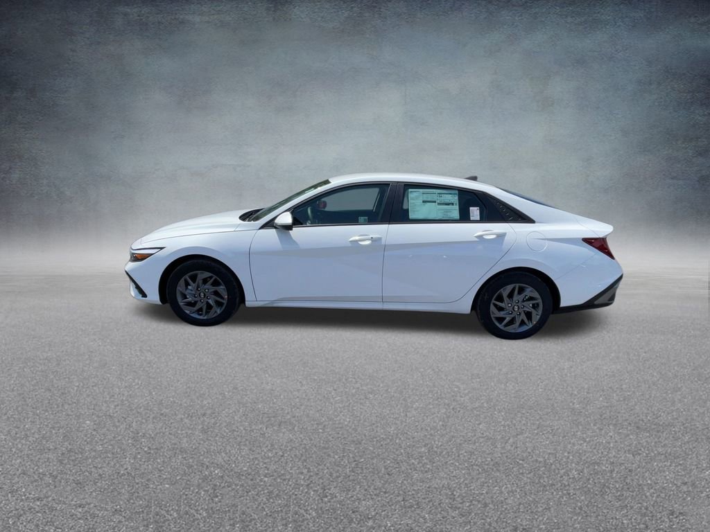 Used 2025 Hyundai Elantra Blue image 15