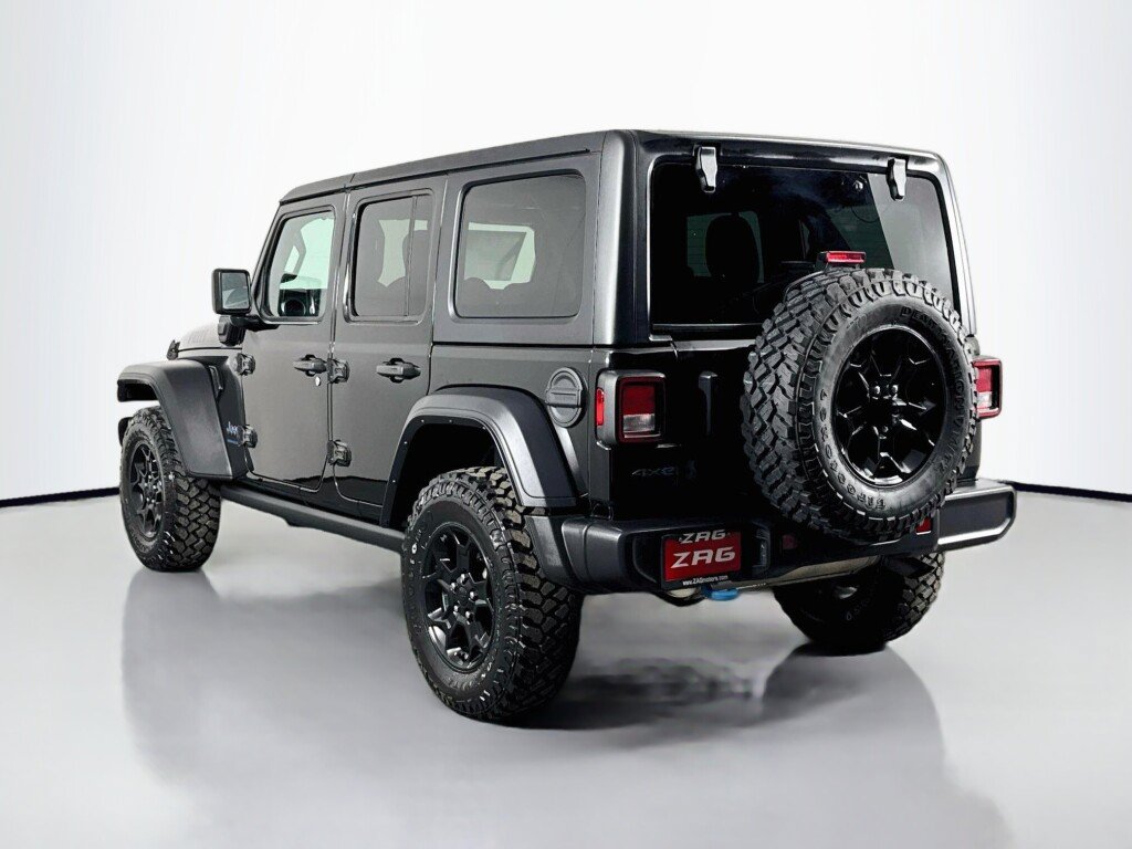 Used 2023 Jeep Wrangler Unlimited w/ Cold Weather Group AWD/4WD image 3