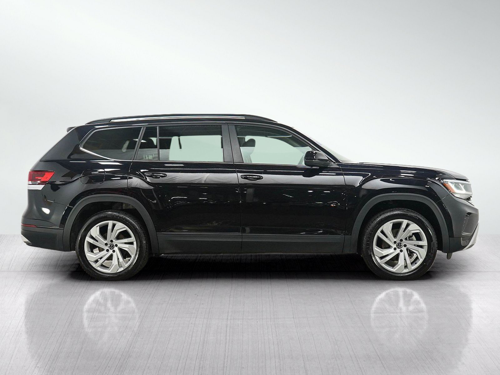 Used 2023 Volkswagen Atlas SE AWD/4WD image 6