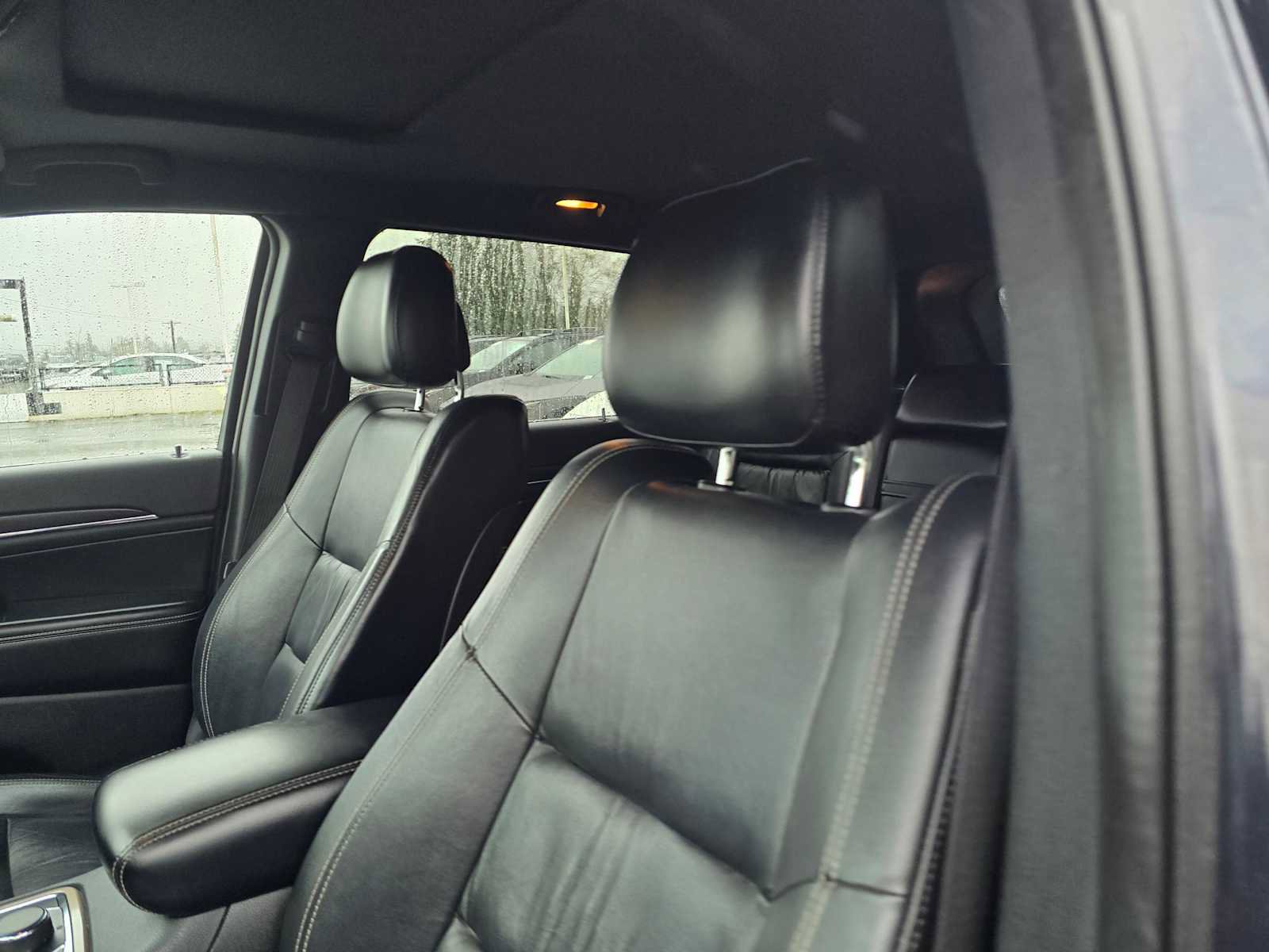 Used 2015 Jeep Grand Cherokee Limited w/ Trailer Tow Group IV image 26