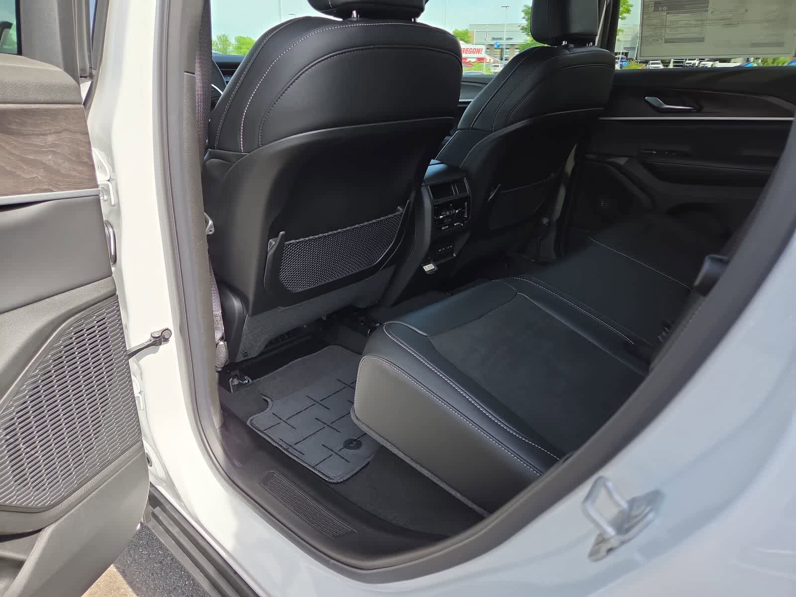 New 2026 Jeep Grand Cherokee Altitude AWD/4WD image 20