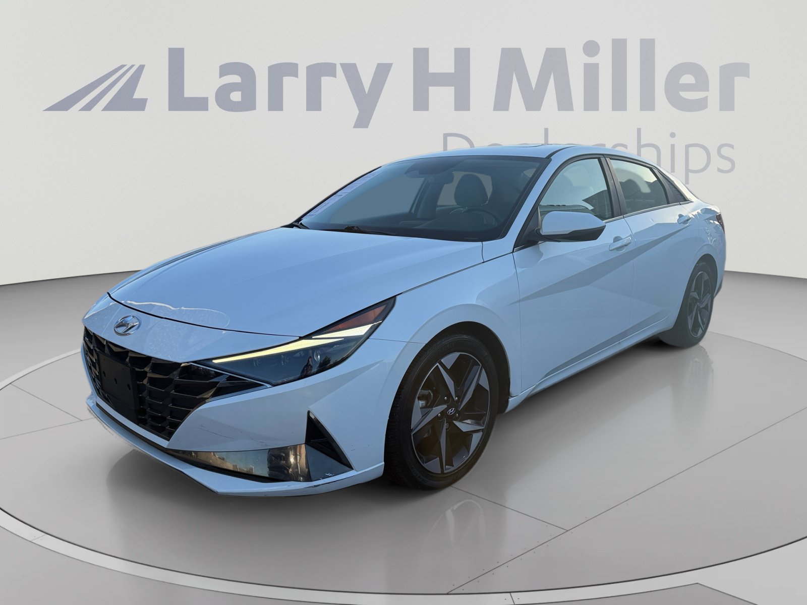 Used 2021 Hyundai Elantra Limited w/ Cargo Package FWD image 1