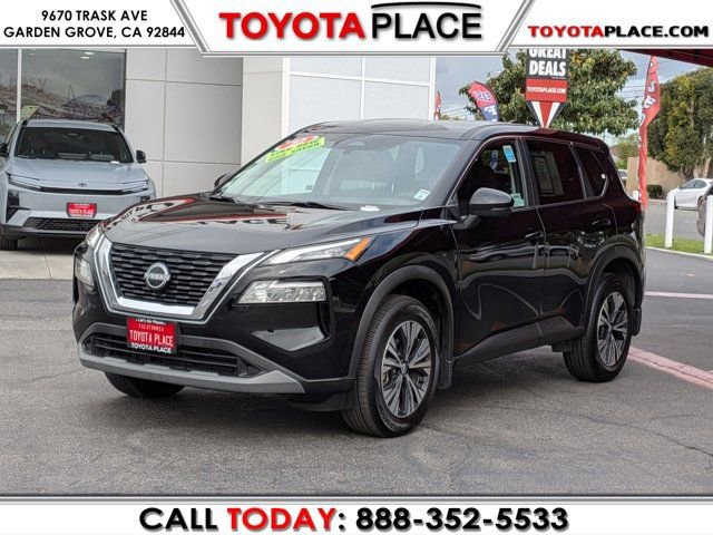Used 2022 Nissan Rogue SV image 1