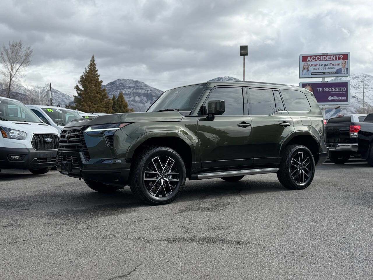 Used 2025 Lexus GX 550 w/ Accessory Package (31) image 2