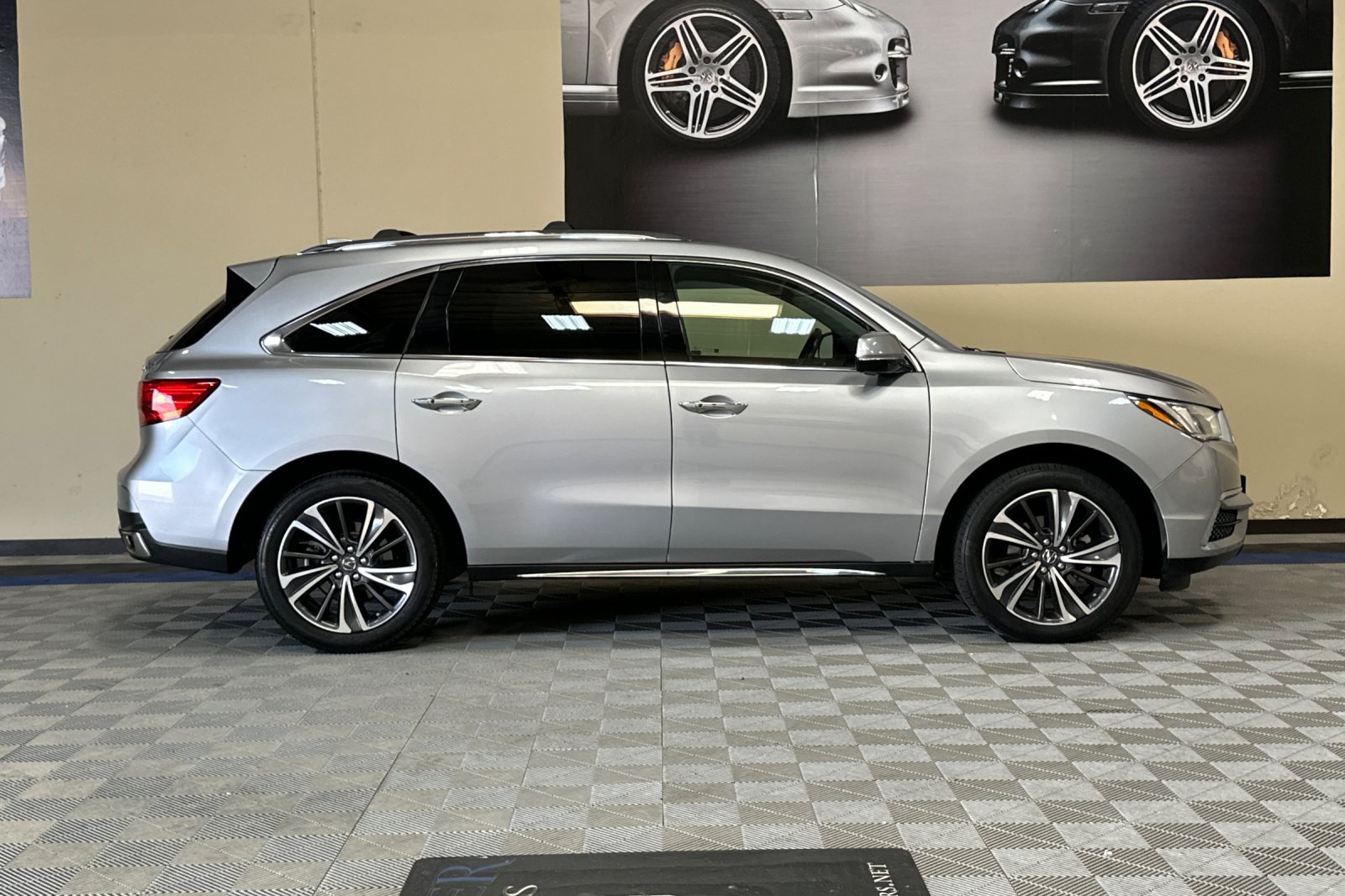 Used 2020 Acura MDX w/ Technology Package AWD/4WD image 3