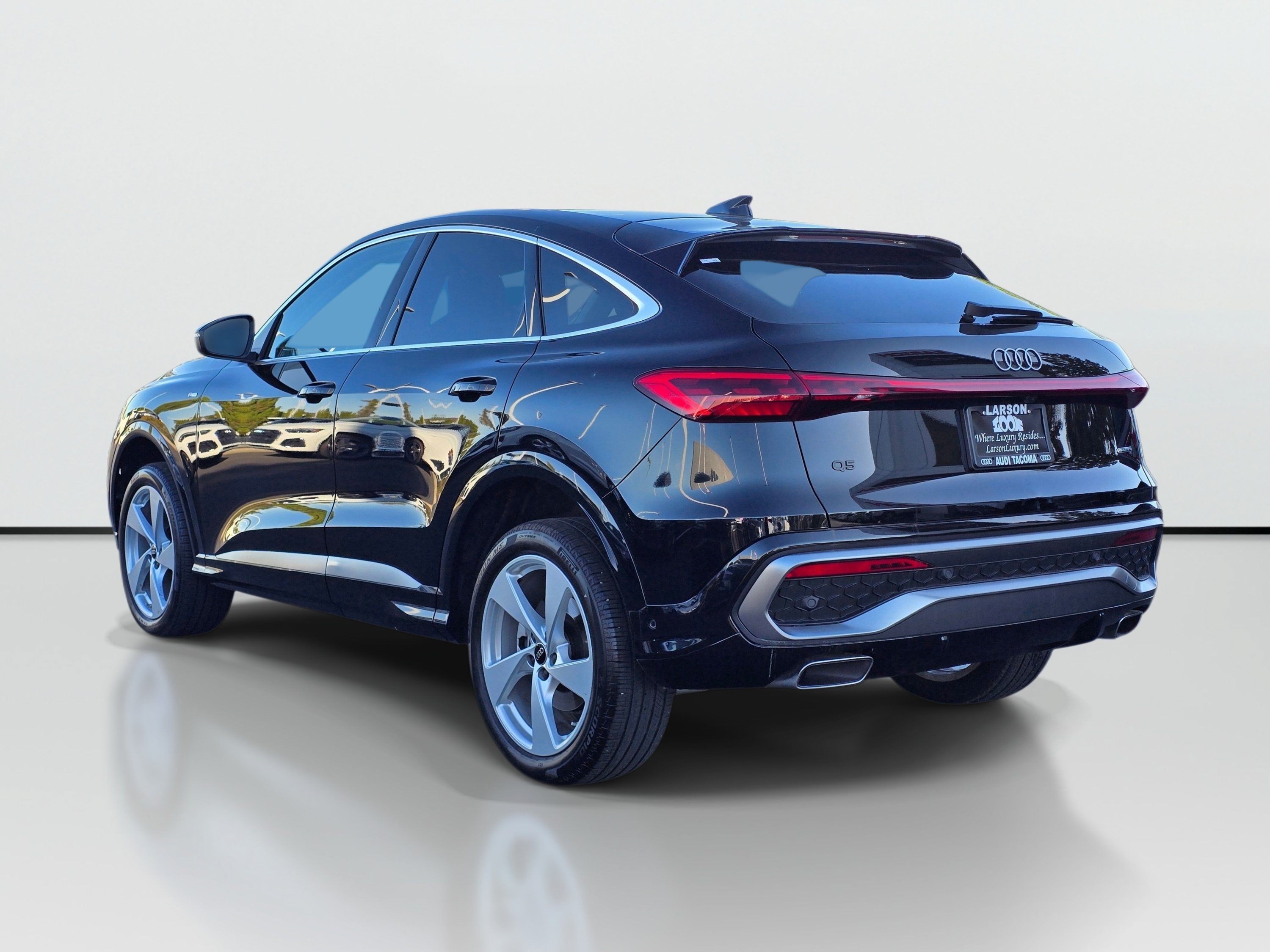 Certified 2025 Audi Q5 Premium Plus w/ Premium Plus AWD/4WD image 4