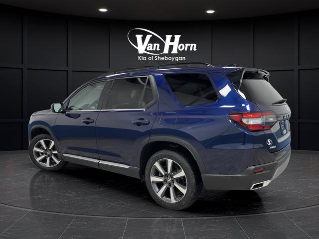 Used 2024 Honda Pilot Touring image 3