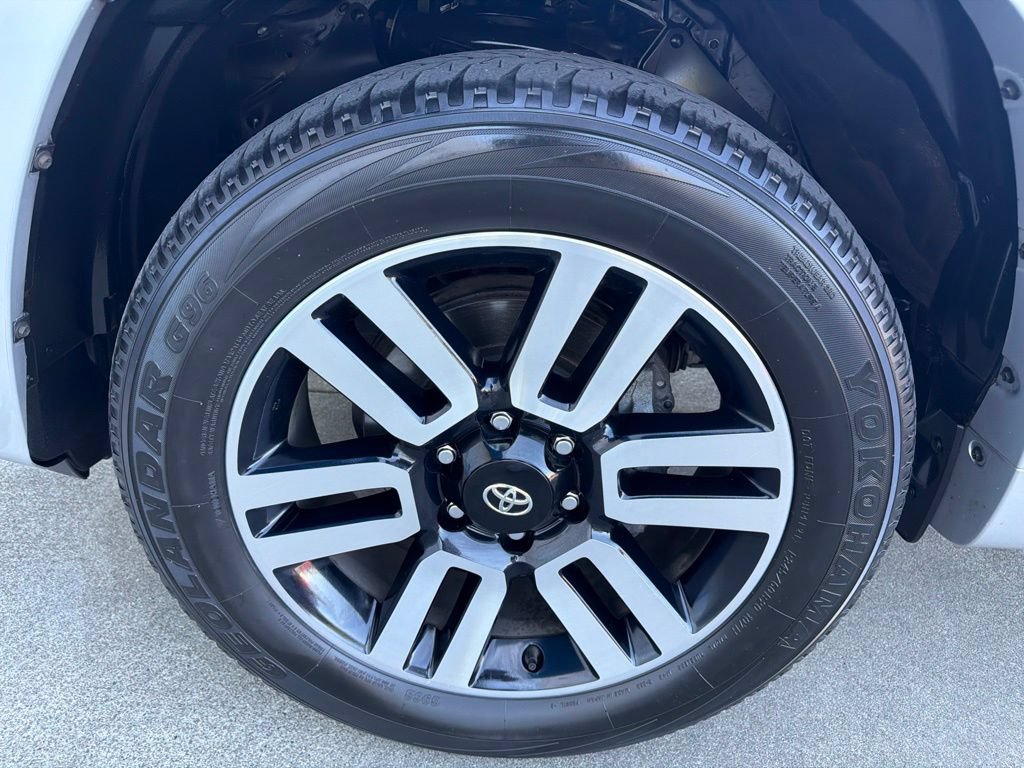 Used 2022 Toyota 4Runner Limited AWD/4WD image 34