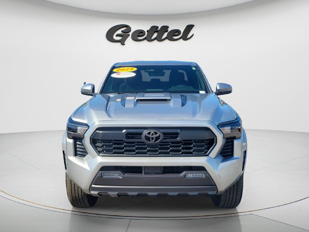 Used 2025 Toyota Tacoma TRD Sport RWD image 2