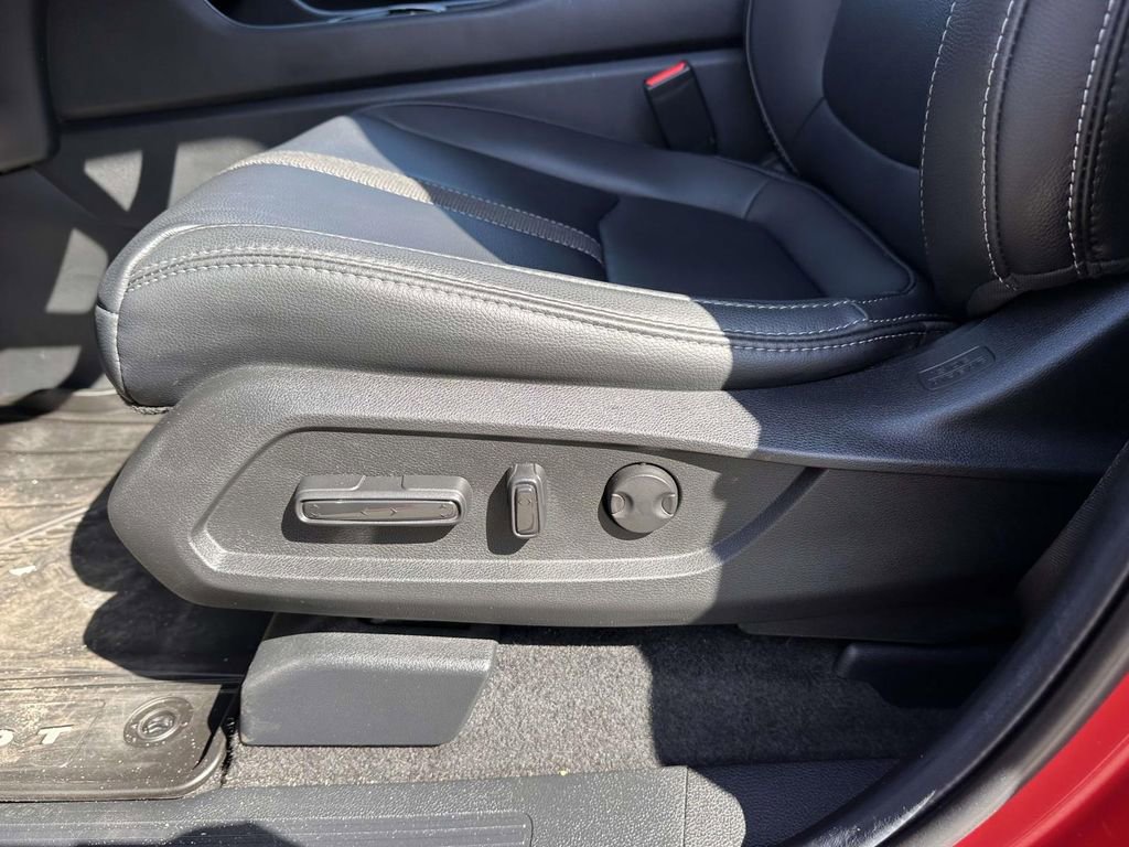 Used 2025 Honda Pilot EX-L image 11