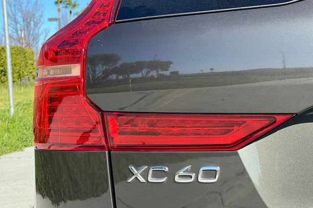 Used 2018 Volvo XC60 T6 Momentum w/ Convenience Package image 34