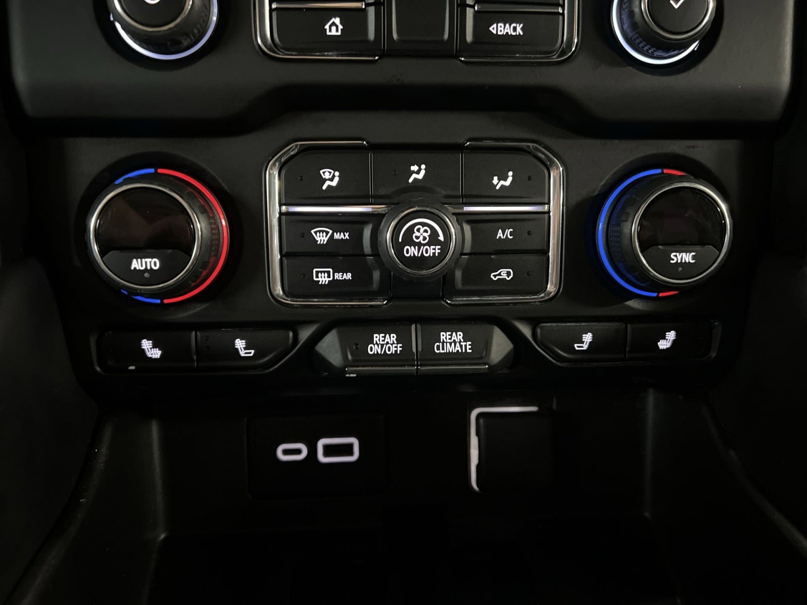 Used 2021 Chevrolet Tahoe LT w/ LT Signature Package image 19