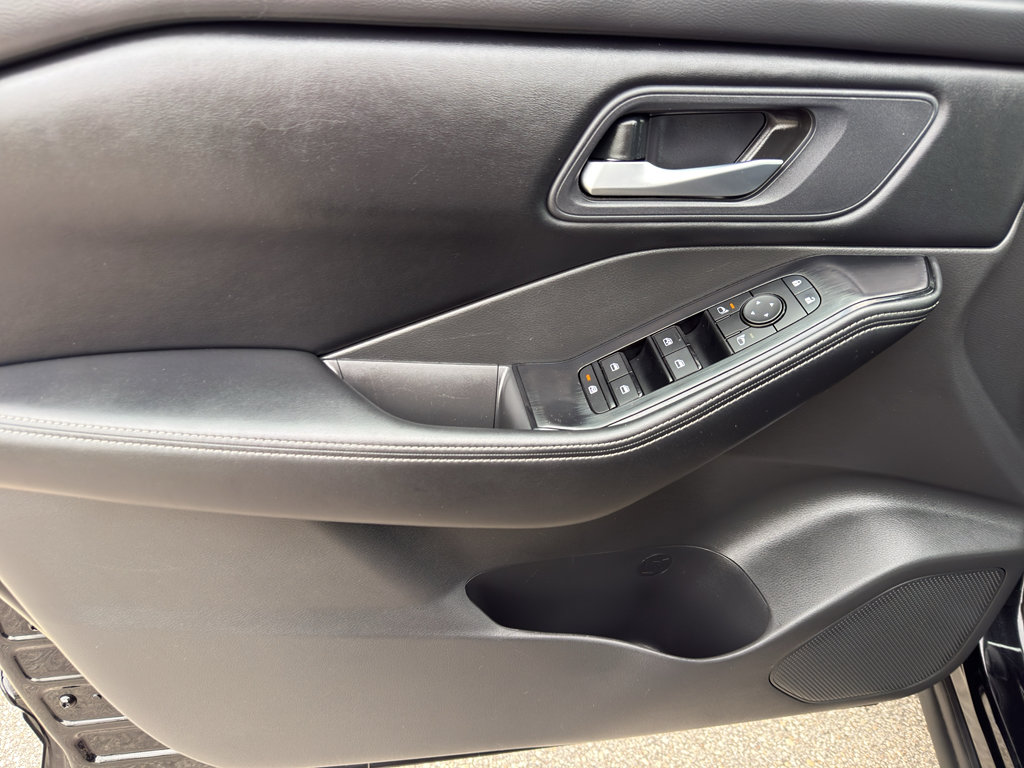 Certified 2025 Nissan Rogue SV AWD/4WD image 16