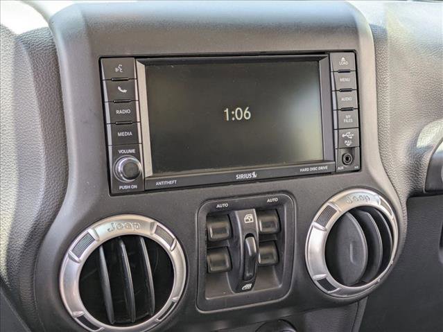 Used 2015 Jeep Wrangler Unlimited Sahara w/ Connectivity Group AWD/4WD image 12