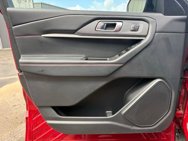 Used 2025 Ford Explorer ST-Line w/ Premium Package image 9