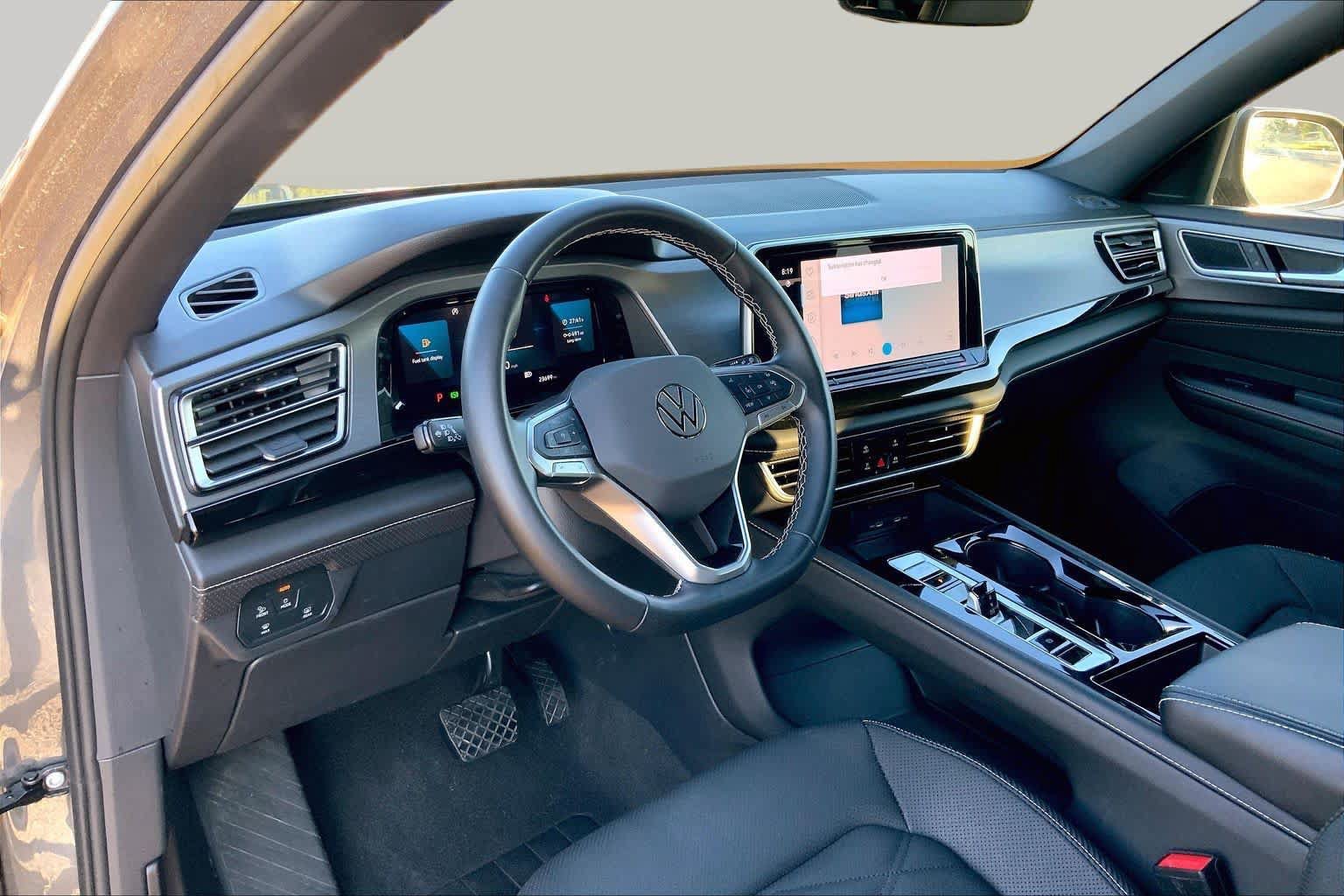 Used 2025 Volkswagen Atlas Cross Sport SE FWD image 18