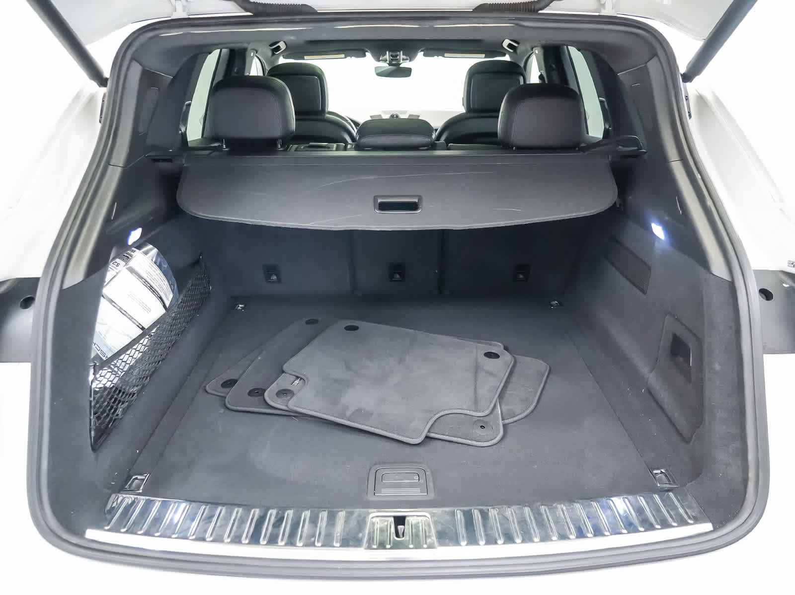 Certified 2023 Porsche Cayenne AWD/4WD image 26